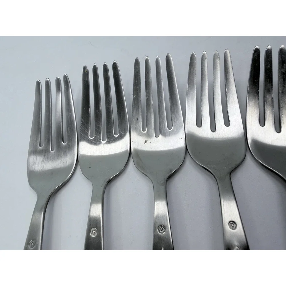 Wallace TAOS Stainless Southwest Motif Satin 8 Salad Forks 18/0 China Flatware